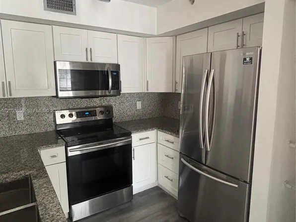 2081 Renaissance Blvd APT 205, Hollywood, FL 33025