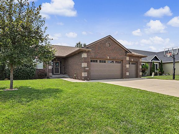 2nd image of 4975 Andrews Pl