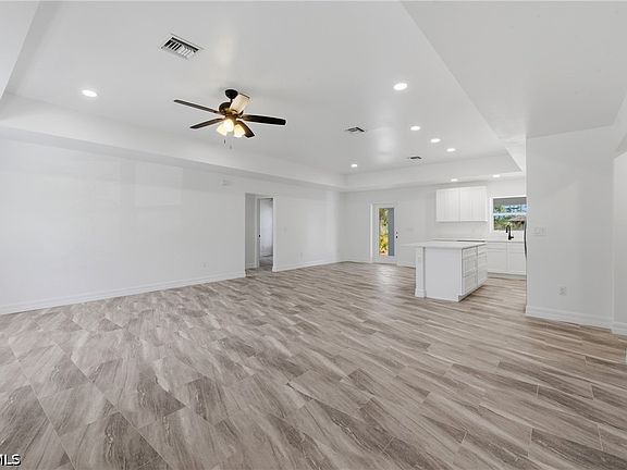5th image of 902 Clark Ave