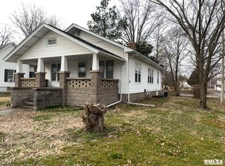 303 S State St, Christopher, IL 62822