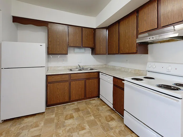 Whitehall Apartments — Photo 6