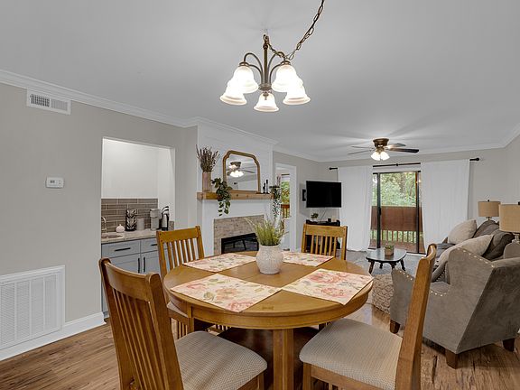 5th image of 323 Edgewater Ln