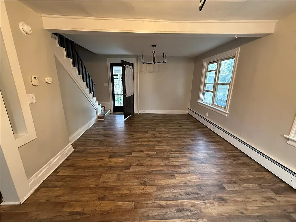 3 bed, 1.0 bath, 468 sqft, $2,050 — Photo 4