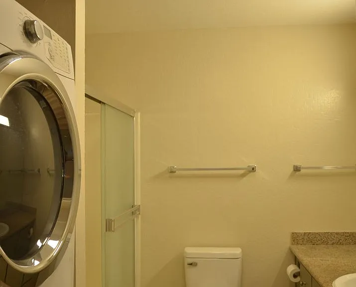 CAMBRIDGE ARMS CONDOMINIUMS — Photo 4