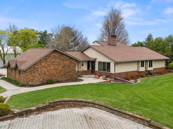 1110 W Birchwood St, Morton, IL 61550