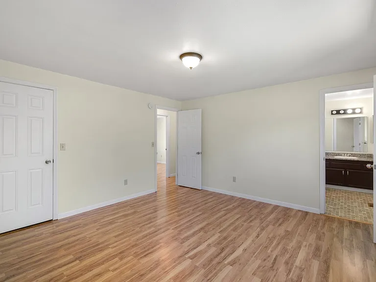 11100 NE 132nd Pl — Photo 11
