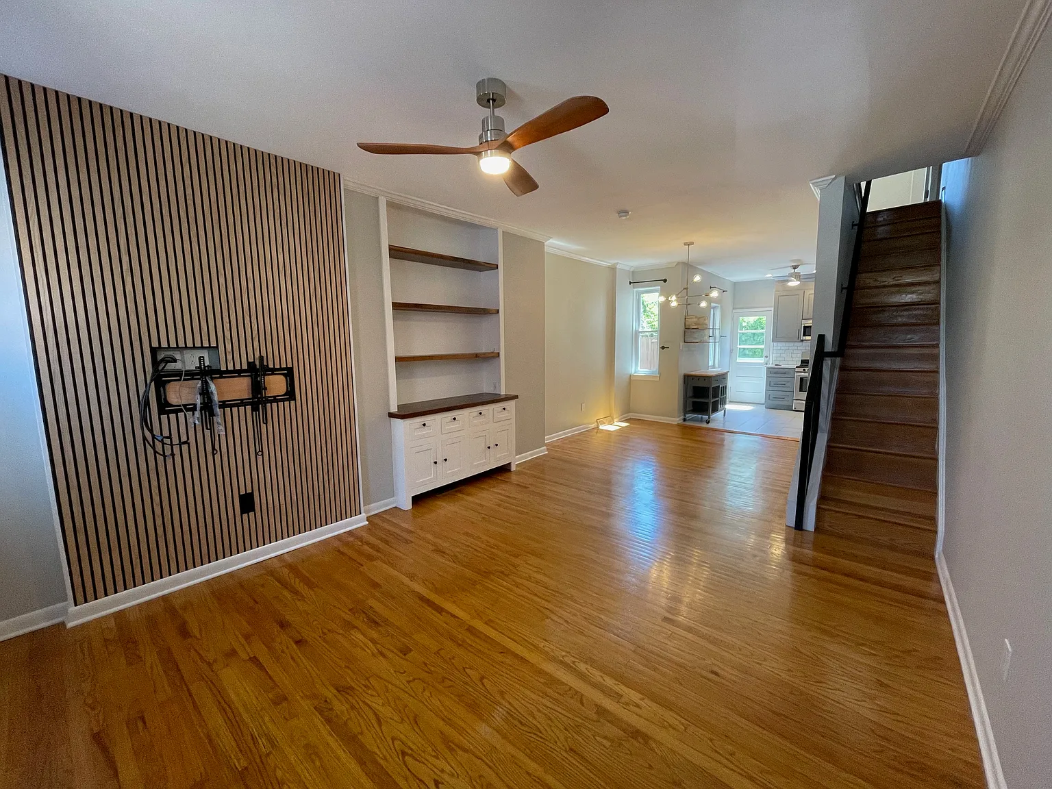 3 bed, 1.5 bath, 1200 sqft, $3,300 — Photo 3
