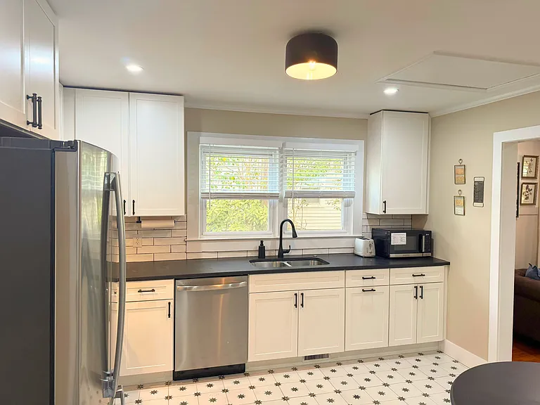 11 Brooks Ave — Photo 15