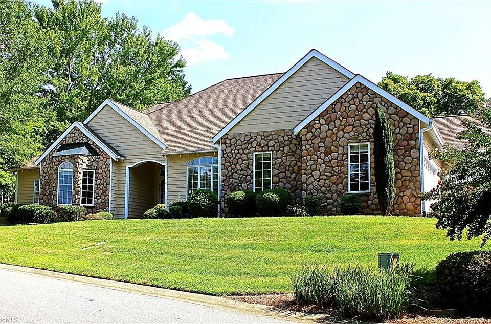 1st image of 135 Hollybrook Dr