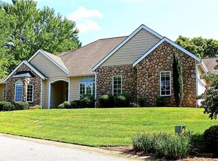 135 Hollybrook Dr, Bermuda Run, NC 27006