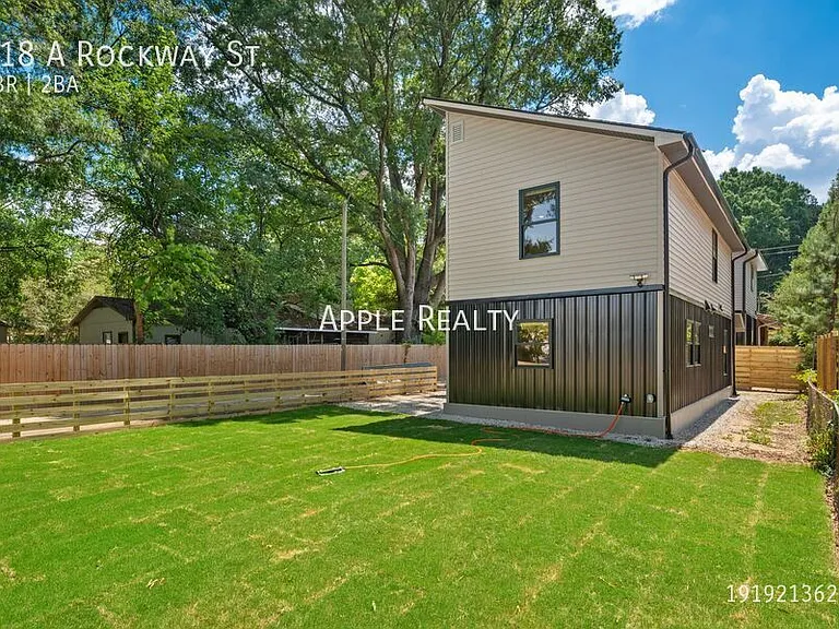 218 W Rockway St #A — Photo 18