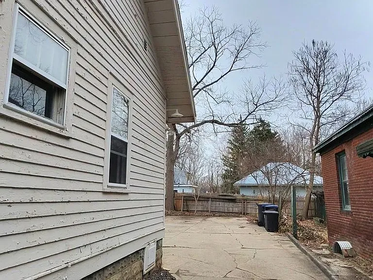 1605 Kearsley Park Blvd — Photo 3