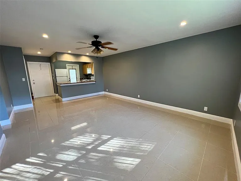 610 SE 2nd Ave #L21 — Photo 4