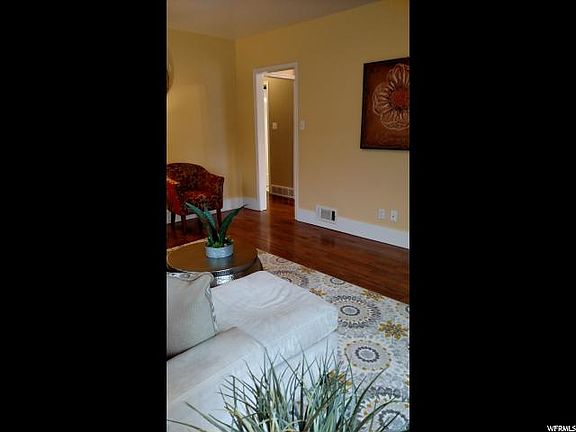 5th image of 1528 E Glen Arbor St