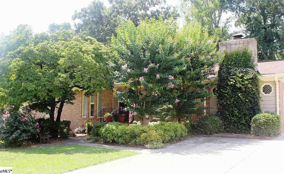 1st image of 109 Cinderella Ln