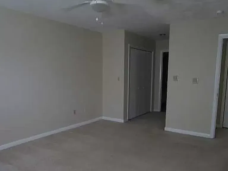 219 Woods Edge Ct — Photo 12