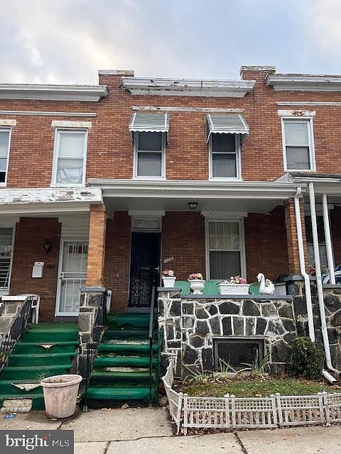 1st image of 1106 N Lakewood Ave