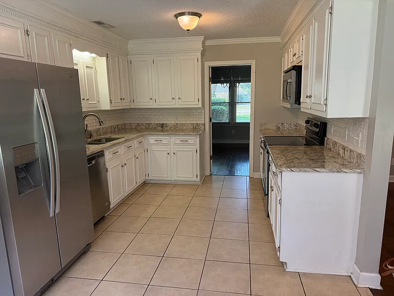 2305 Clematis Trl — Photo 7