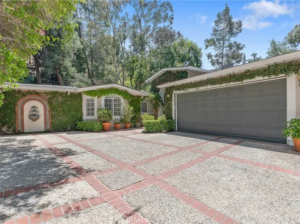 3818 Hayvenhurst Ave, Encino, CA 91436