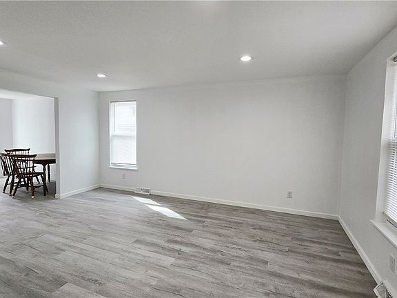4th image of 63 Cascade Dr