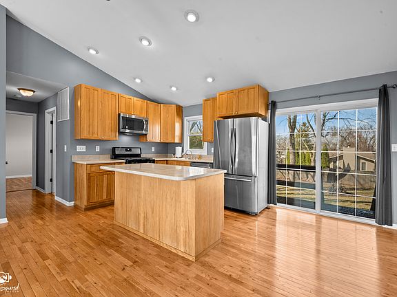 5th image of 180 Karen Dr