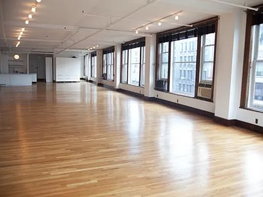 Rented by Warburg | media 4