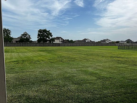 3rd image of 4710 Majestic Dr