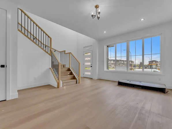 512 Robinson Dr, Leduc, AB T9E 0S7