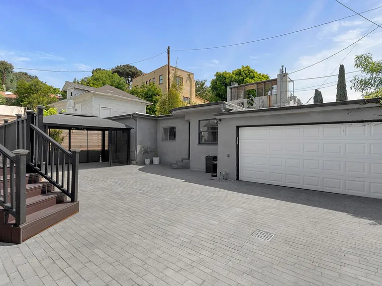 3084 Saint George St — Photo 27