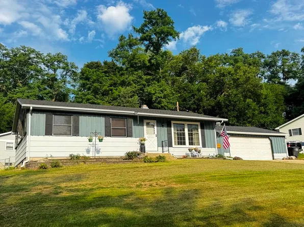 891 Chapel Dr, Milton, WI 53563