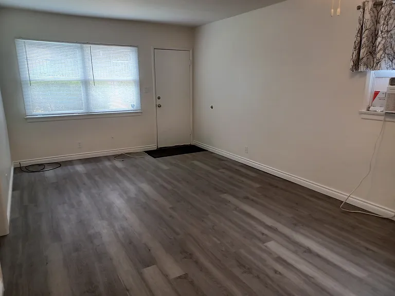 329 N Mission Rd — Photo 7