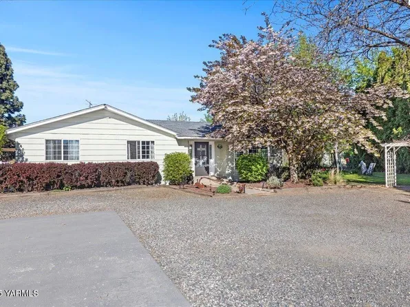 10401 1739th Pr NW, Grandview, WA 98930