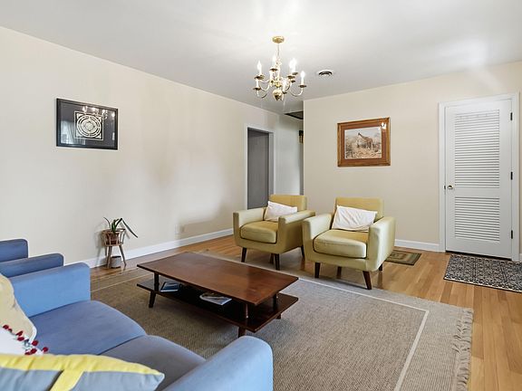 5th image of 44 Lexington Ct