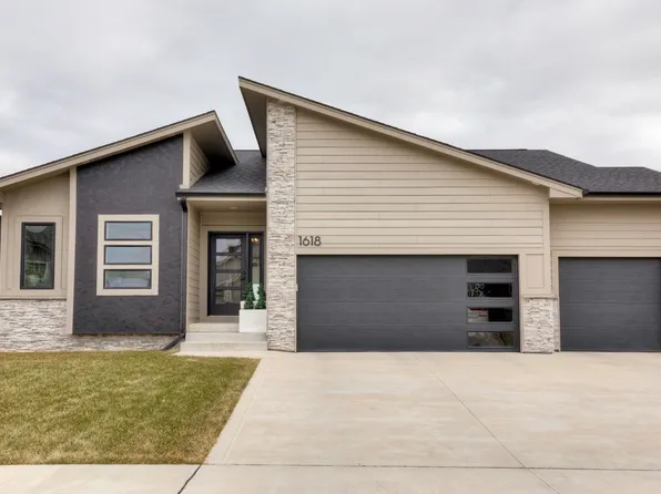 1618 S 33rd St, West Des Moines, IA 50265