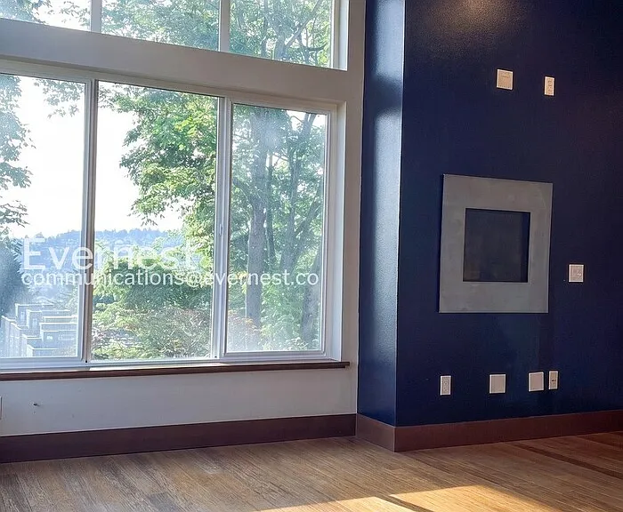 560 McGraw St — Photo 4