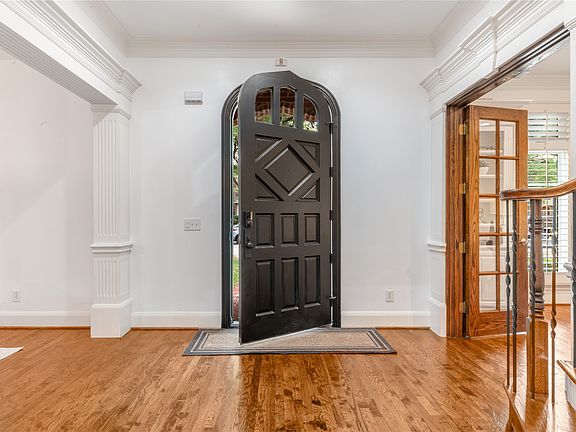 2nd image of 2716 Stanford Ave