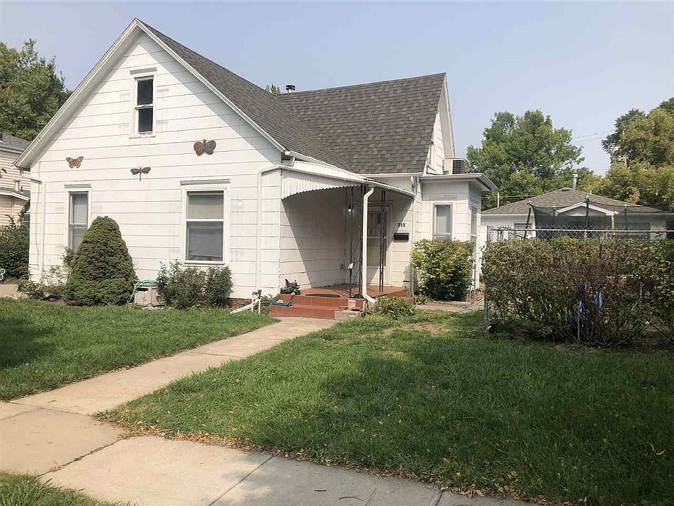 1st image of 715 W 2nd St