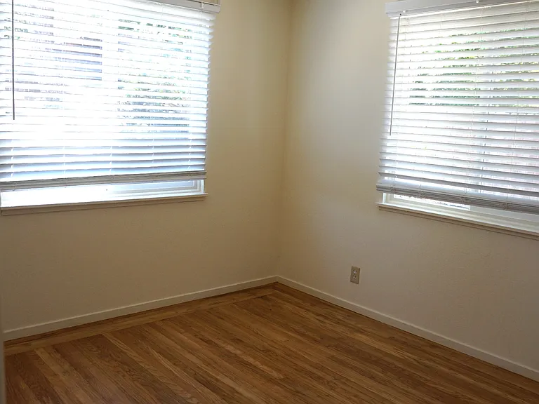 2201 Evergreen Dr — Photo 10