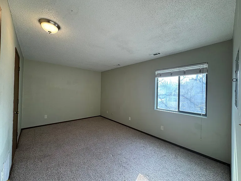 920 Maine St — Photo 4