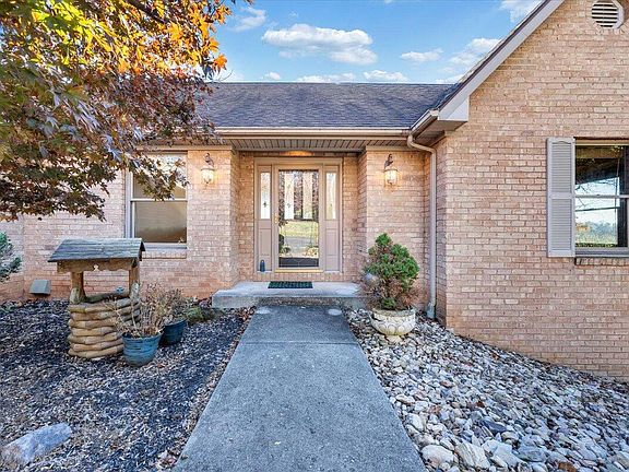 3rd image of 206 Park Shores Cir