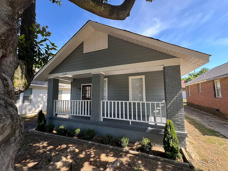 1654 Netherwood Ave — Photo 1