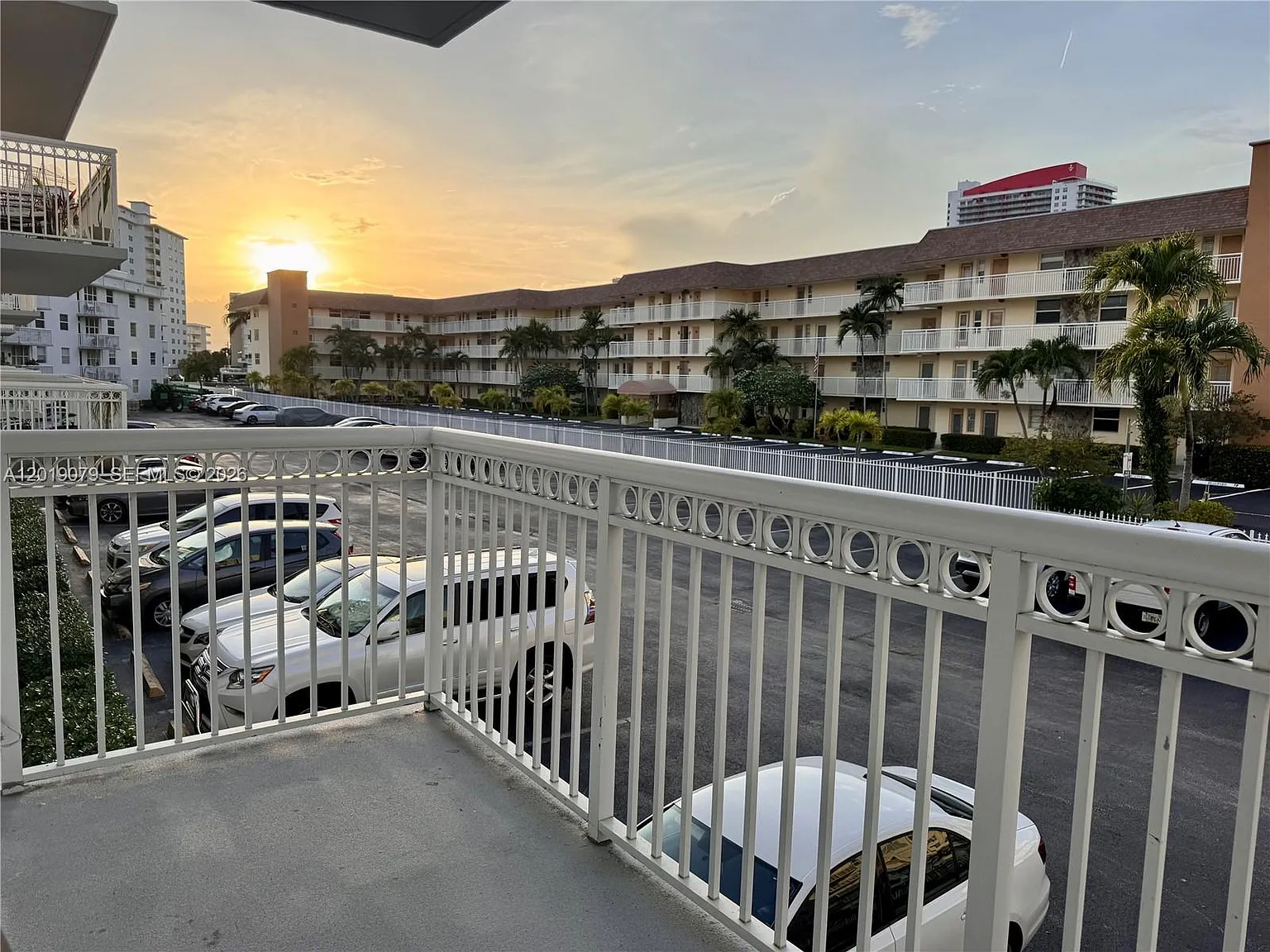 Chelsea Bayview Condo — Photo 4