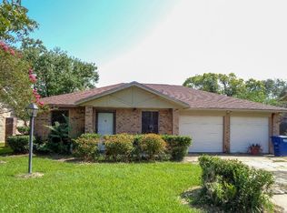 7110 Kings Dr, Baytown, TX 77521