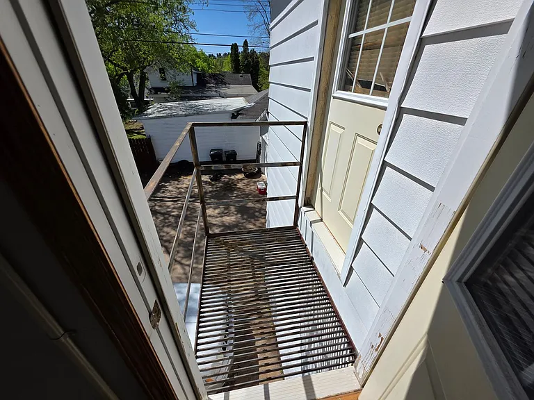 927 E Grand Ave — Photo 20