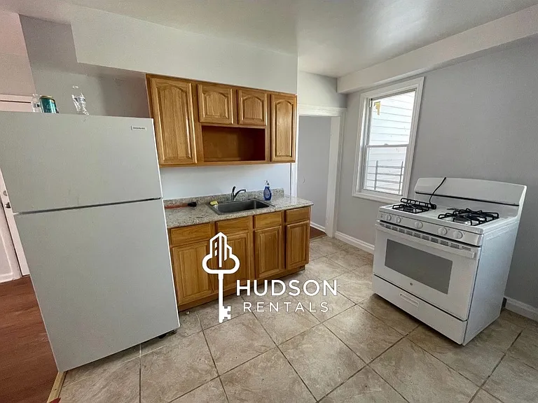 56 Jewett Ave #3 — Photo 1