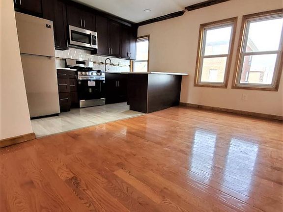 4th image of 9609 Avenue N