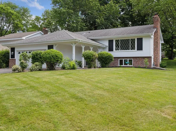 8665 Windward Cir, Eden Prairie, MN 55344