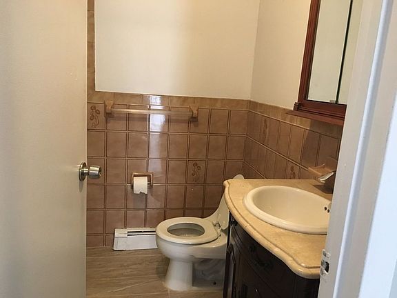 4th image of 2332 37th St #2