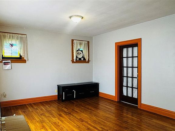 4th image of 3631 Gustine Ave
