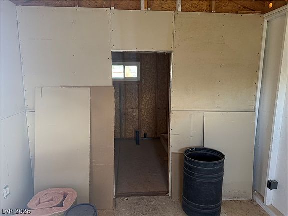 5th image of 521 S Woodchips Rd